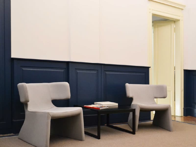 Ufficio Milano — boiserie blu